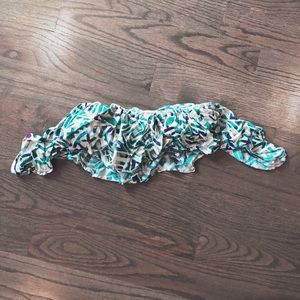 Off shoulder patterned crop